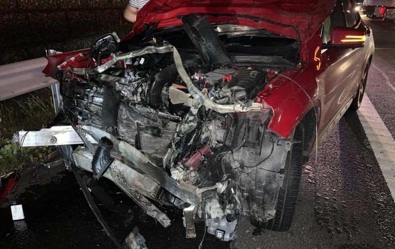 Urs lovit mortal de patru maşini pe autostrada Sibiu-Deva. Doi copii au suferit atacuri de panică, după ce mașina în care se aflau a lovit animalul