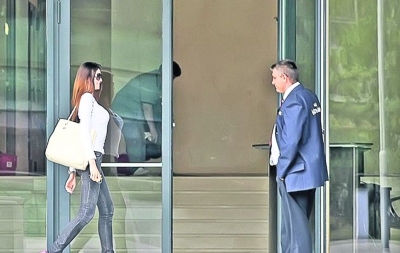 Angajaţii complexului rezidenţial în care s-a mutat fosta doamnă Columbeanu au o sarcină inedită
