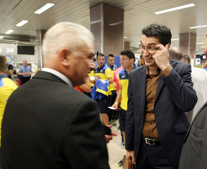 Burleanu (dreapta) și selecționerul naționalei, Iordănescu/ Foto: Libertatea