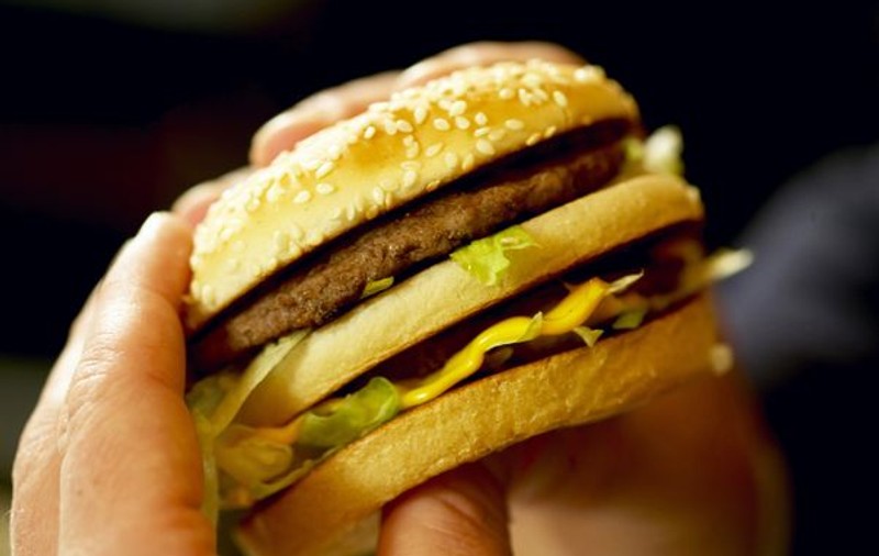ULTIMĂ DORINȚĂ INCREDIBILĂ! Un american a fost îngropat cu burgerul preferat în SICRIU