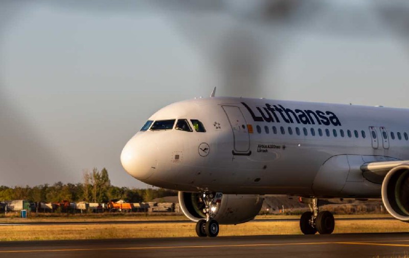 Gigantul german Lufthansa va da afară mii de oameni, iar piloții ar putea intra în grevă