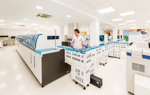 Viața e chimie, dar ce salarii sunt în domeniu? Cât câștigă un laborant vs un inginer chimist
