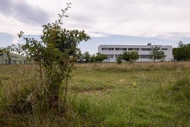 Cele două hale ale fabricii din Vălenii de Munte