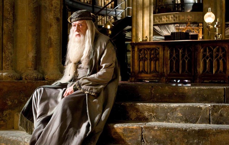 A murit Michael Gambon, actorul care l-a jucat pe Albus Dumbledore în seria de filme „Harry Potter”. Avea 82 de ani