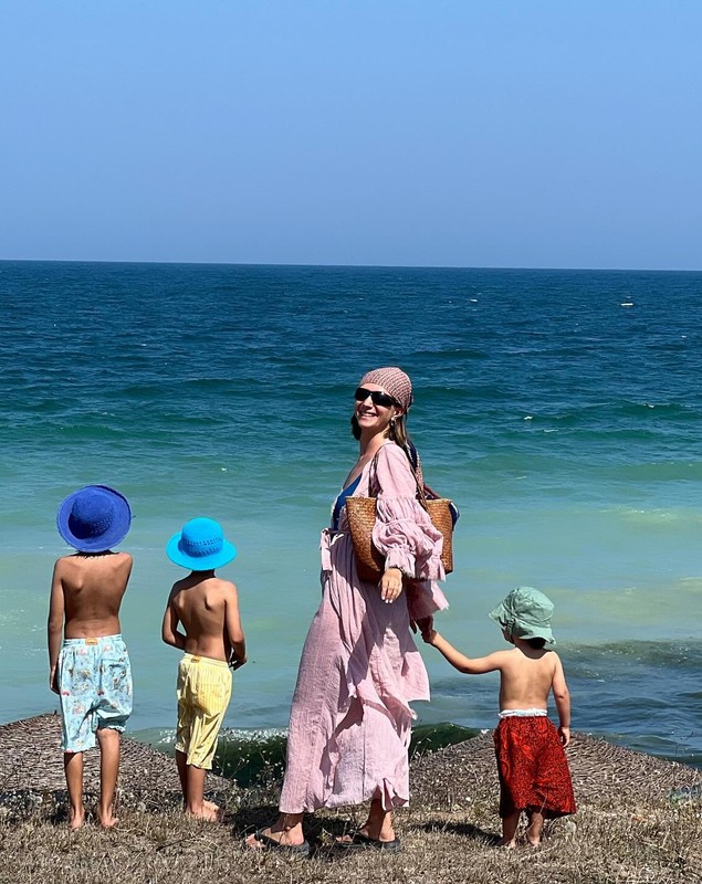 Cum sunt vacanțele cu trei copii pentru Adela Popescu și Radu Vâlcan. „Asta e înțelegerea noastră. Uitați-vă, mamă, până nu mai puteți”