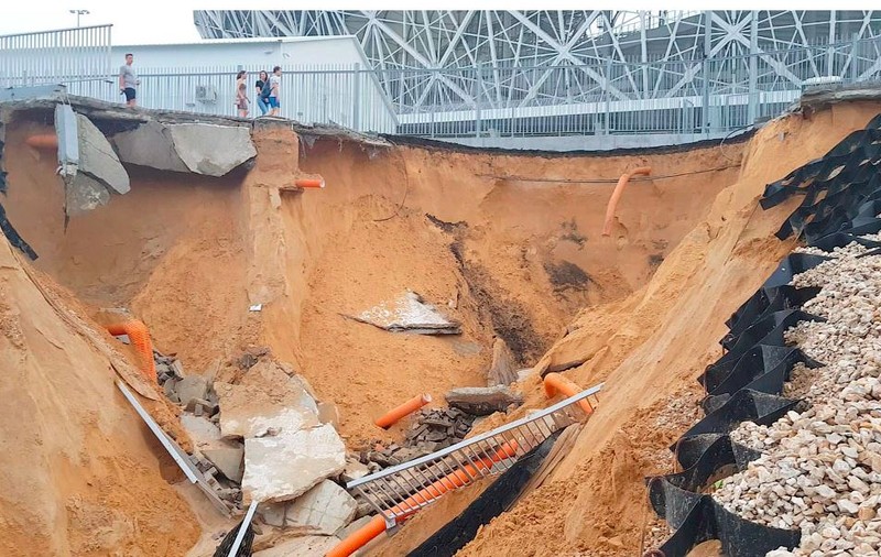 Un stadion construit pentru Cupa Mondială din Rusia s-a surpat în urma ploilor torențiale, chiar după marea finală