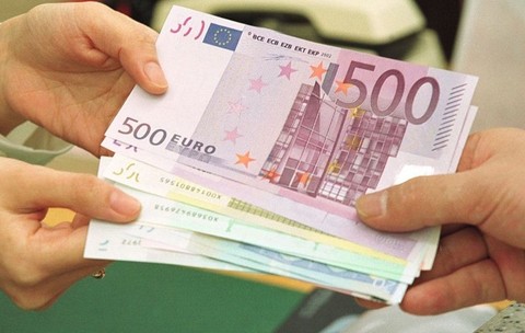 Un director concediat pentru un bonus de 35.000 de euro a obținut 140.000 de euro în instanță. Sursă foto: Getty Images.