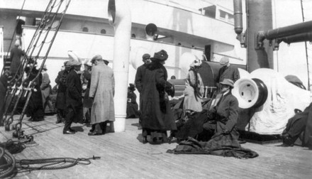Titanic ship survivors on board the Carpathia,Image: 124890088, License: Rights-managed, Restrictions: , Model Release: no