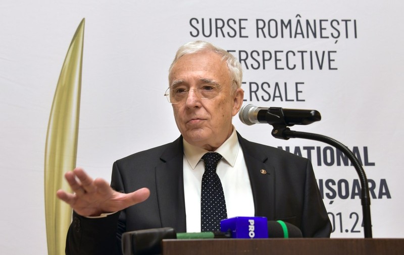 Ce avere are Mugur Isărescu. Guvernatorul BNR a încasat, în 2023, peste 1,4 milioane de lei din pensie și salariu