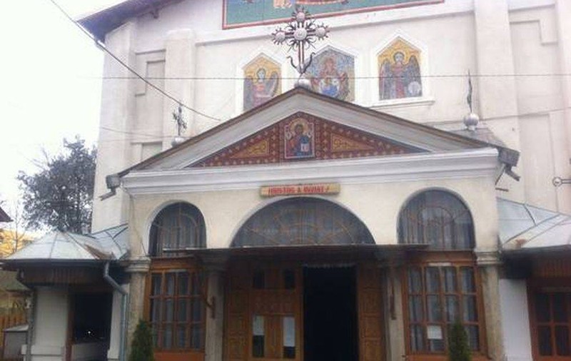 Doi preoţi S-AU BĂTUT ÎN BISERICĂ, după slujbă! MOTIVUL este halucinant