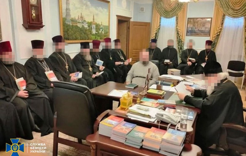 Percheziții ale serviciilor secrete la Biserica Ortodoxă Ucraineană. Pe urmele spionilor în sutană, au confiscat cărți bisericești pro-Kremlin