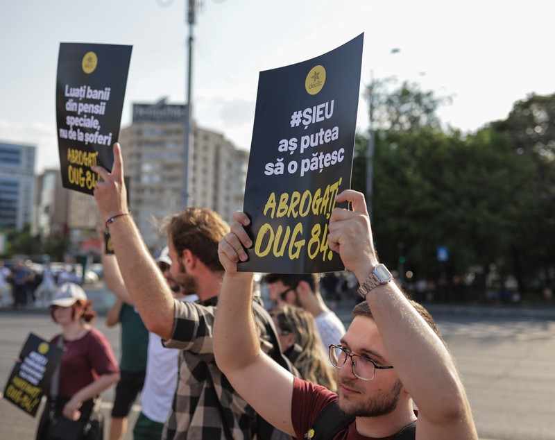 Protest în București pentru abrogarea OUG antidrog: „Dacă eu rămân fără permis, copiii mei rămân fără mâncare”