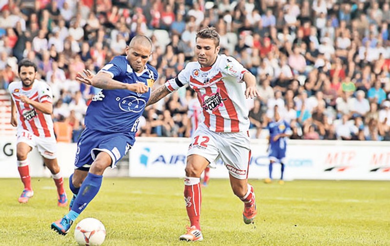 Mutu, luat la mişto! Nici măcar Alex Dupont, antrenorul lui Ajaccio, nu-l crede pe fotbalistul român