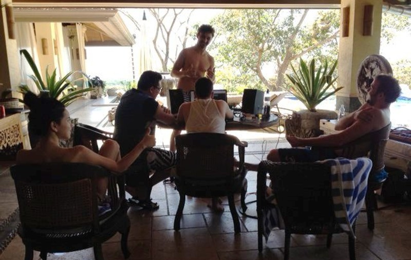 Iată cum se distrează Inna în Costa Rica! FOTO