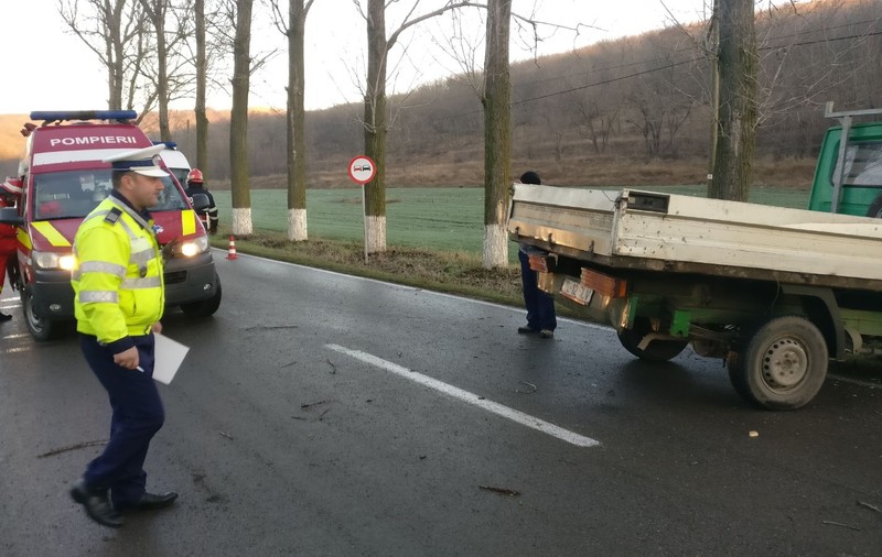 Accident pe DJ222 Tulcea-Agighiol. O persoană este încarcerată