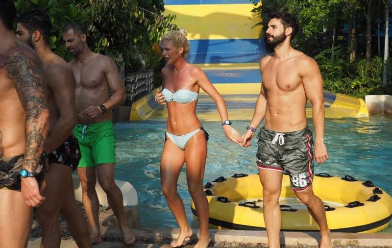 Cum arată Hannelore de la „Insula Iubirii”, după ce și-a pus silicoane. Blonda a făcut senzație la piscină