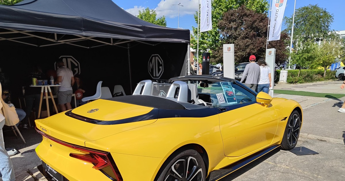 Roadsterul MG Cyberster galben
