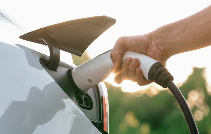 Mașinile electrice second-hand pot fi o opțiune sigură, dar trebuie să fii atent la anumiți parametri