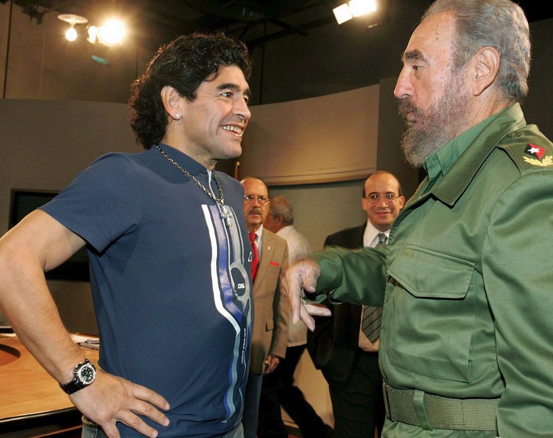 A murit Fidel Castro. Maradona a fost prieten la cataramă cu liderul cubanez: ”M-am îndrăgostit de el, e singurul politician despre care nu se poate spune că e hoț”