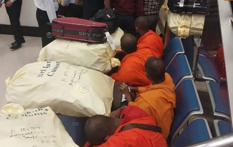 22 de călugări budiști, arestați după ce au vrut să se urce în avion cu 110 kg de droguri, în Sri Lanka | VIDEO