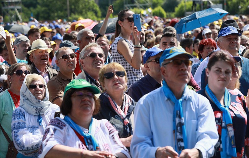 NO COMMENT | Ceremonie sacră la Blaj, în fața a 100.000 de pelerini