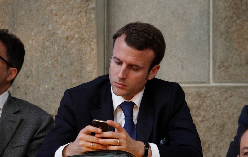 Emmanuel Macron și-a schimbat telefonul după ce ar fi fost spionat prin programul Pegasus