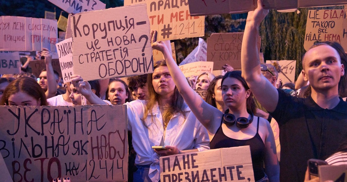 Kiev, 23 iulie: manifestație împotriva legii care plasează două birouri anticorupție sub controlul procurorului general Foto: Profimedia