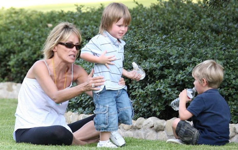 Sharon Stone a pierdut două sarcini în luna a şasea