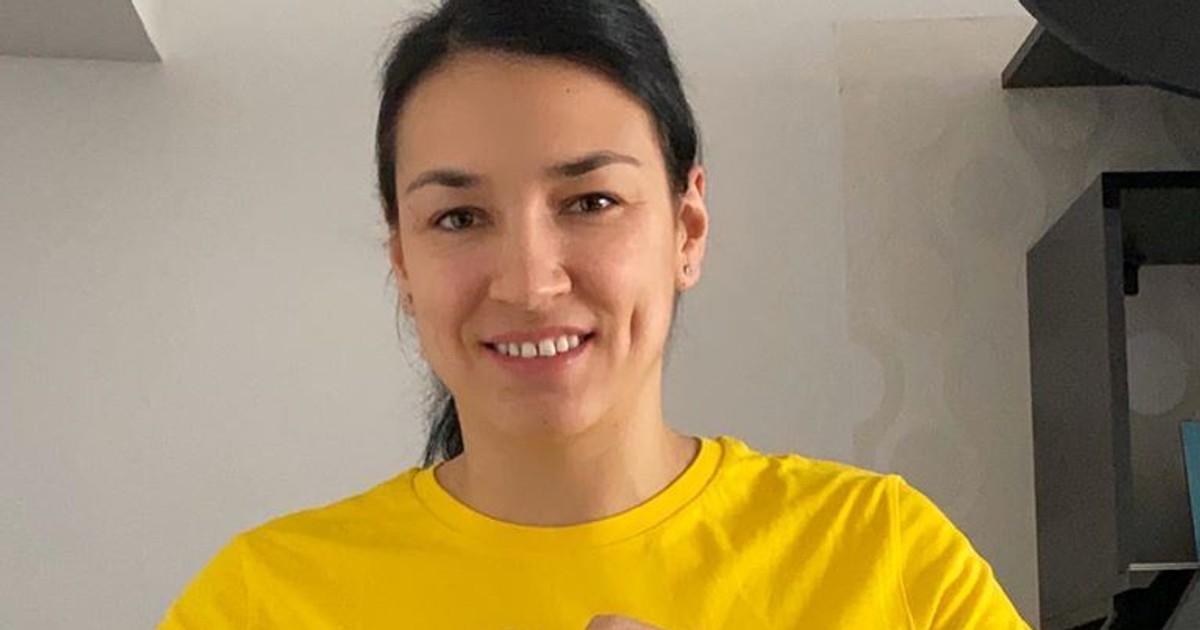 Cristina Neagu donează Crucii Roşii Române toți banii obținuți din vânzarea unor tricouri din colecția personală