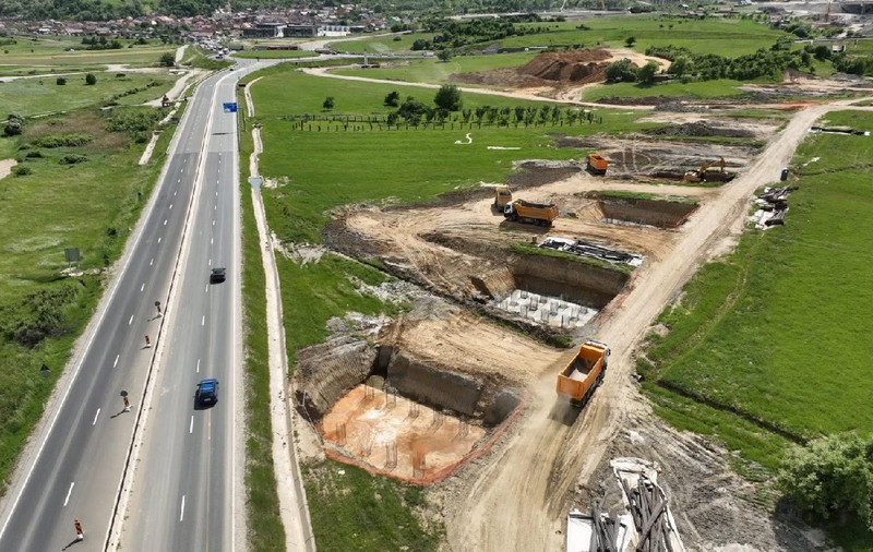 Radiografia șantierului de pe Autostrada Sibiu - Făgăraș A13, finanțată cu 6.390.000.000 de lei: Cât s-a lucrat pe cele patru loturi