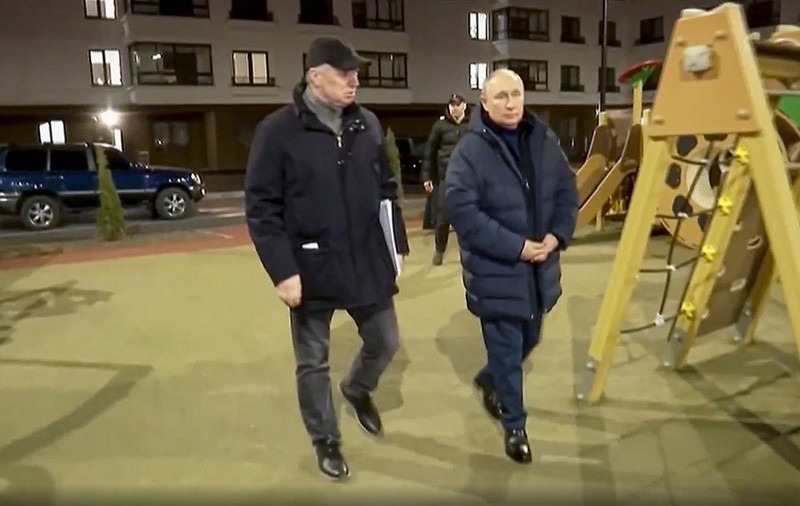 Putin, în Mariupol, după ce i s-a spus că ucrainenii au minat spitalele din orașul distrus de ruși: „Oamenii normali nu fac așa ceva”