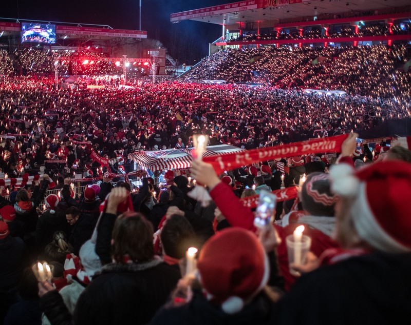 Colinde de Crăciun cântate de 28.500 de fani, la Berlin