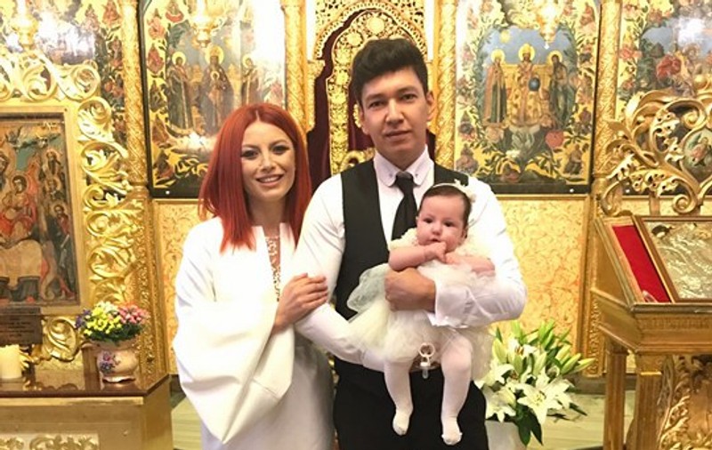 Ce face băiețelul Elenei Gheorghe pentru surioara lui. Se întâmplă seară de seară. Artista a făcut primele declarații după slujba de botez