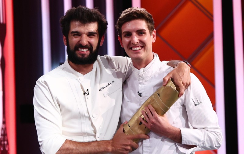 Luca Zvaleni a câștigat „Chefi la cuțite” 2025, sezonul 16. Concurentul lui Richard Abou Zaki a plecat acasă cu premiul de 30.000 de euro