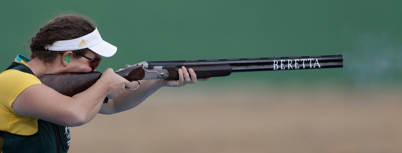 epa05462655 Gold medal winner Catherine Skinner of Australia takes aim during the women's Trap final of the Rio 2016 Olympic Games Shooting events at the Olympic Shooting Centre in Rio de Janeiro, Brazil, 07 August 2016. EPA/VALDRIN XHEMAJ