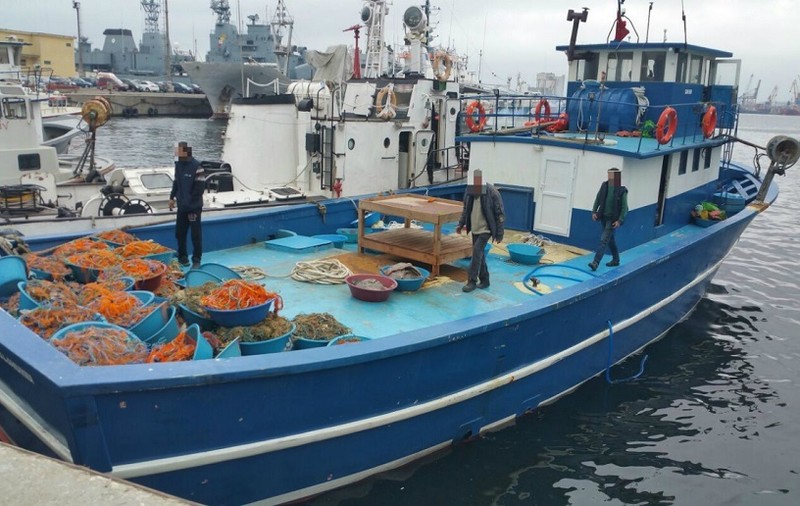 Braconieri turci, prinși cu focuri de armă de Poliția de Frontieră română în timp ce pescuiau ilegal în Marea Neagră