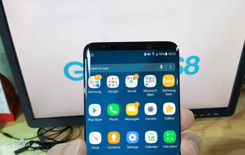 Samsung Galaxy S8, primele erori după lansare. Ecranul are o tentă roșiatică; producătorul confirmă problema