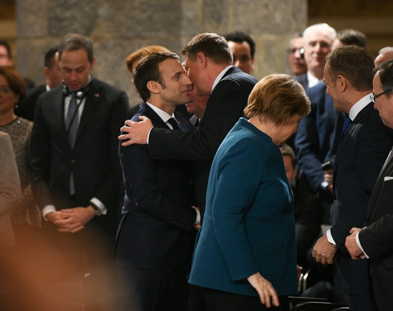 FOTO | Preşedintele Klaus Iohannis, la semnarea Tratatului de cooperare franco-german: România a fost, este şi va rămâne în continuare aproape de Franţa şi Germania