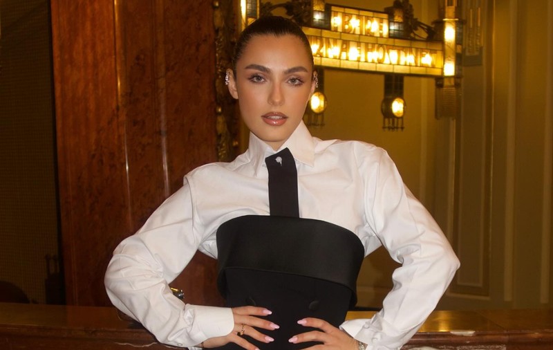 Cum arată bradul de Crăciun al Alexiei Eram. L-a primit gata împodobit și fanii au criticat-o: „Atâta fandoseală”