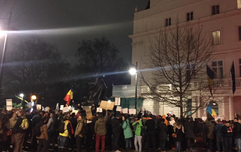 Proteste și în diaspora | Zeci de români au protestat la Londra