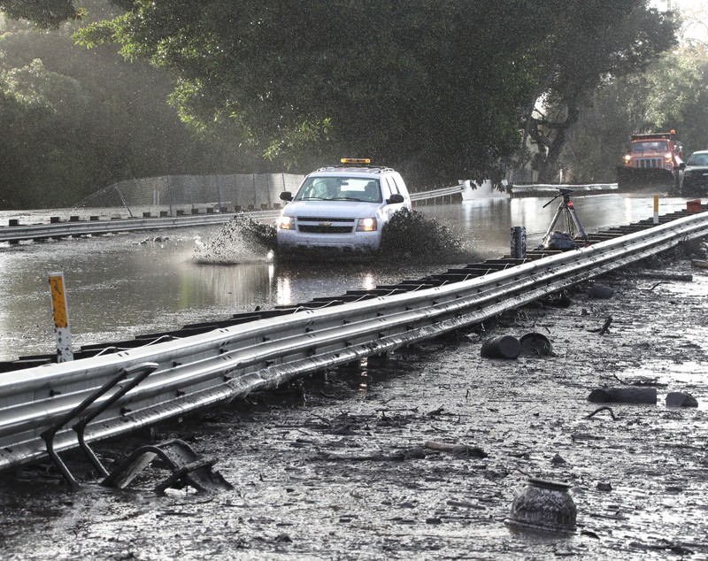 Alunecări de teren devastatoare în California: 13 oameni au murit și peste 20 sunt dați dispăruți