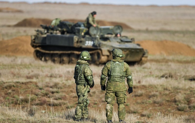 Ucraina acuză Rusia că a lăsat efective militare la graniță, deși a anunțat retragerea trupelor