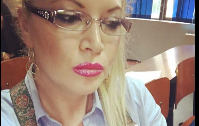 Oana Lis: "Acolo e buba, că fără telefon și pozele photoshopate nu fac față unei discuții face to face"