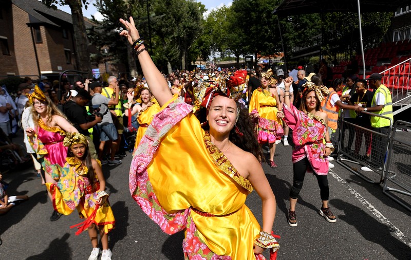 Carnavalul Notting Hill a revenit pe străzile din Londra, pentru prima dată de la începutul pandemiei. Imagini de la defilări