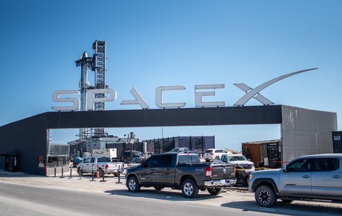 Averea lui Elon Musk a ajuns la 677 de miliarde de dolari. Momentul care l-a propulsat peste o barieră de bogăție încă neatinsă în istorie