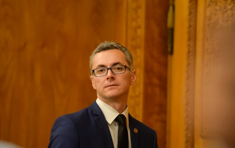 Newsweek: Deputatul USR Stelian Ion, handicap inventat ca să obțină o garsonieră. Răspunsul acestuia: Atacuri de campanie
