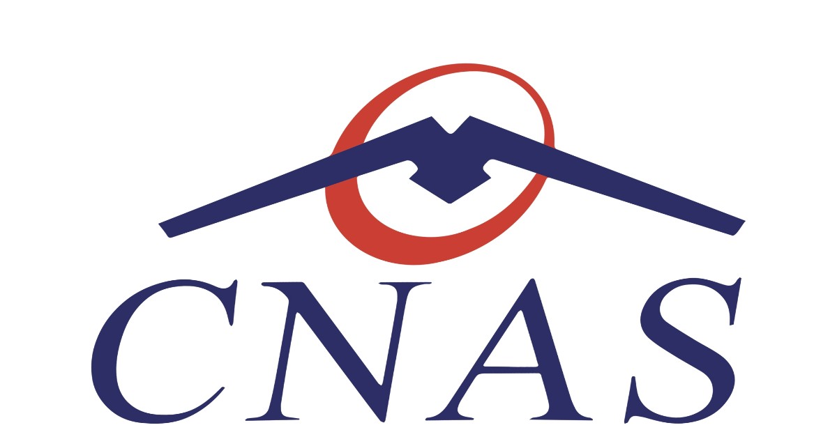 Logo-ul CNAS este reprezentat printr-un acoperiș stilizat, sugerând protecție și siguranță, încadrat de un cerc roșu. Sub acesta apare acronimul „CNAS”, scris cu litere mari, într-un font elegant și sobru.