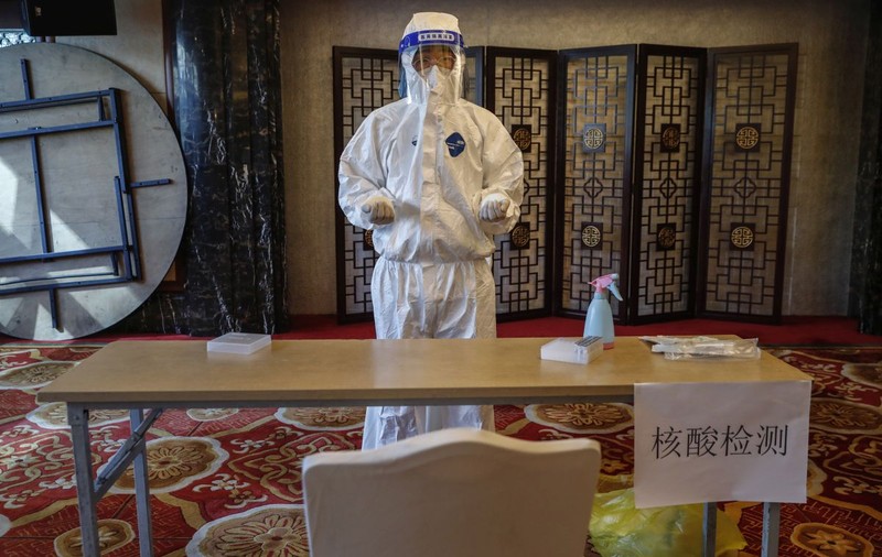 China le-a oferit diplomaților americani teste anale pentru COVID „dintr-o eroare”