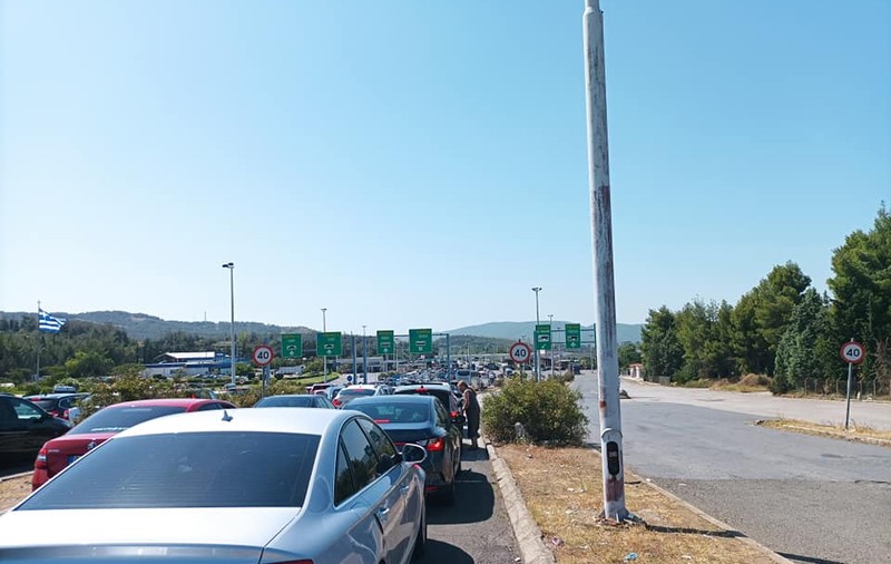 Cozi la intrarea și ieșirea din Grecia. Ultima zi înainte de intrarea în scenariul roșu