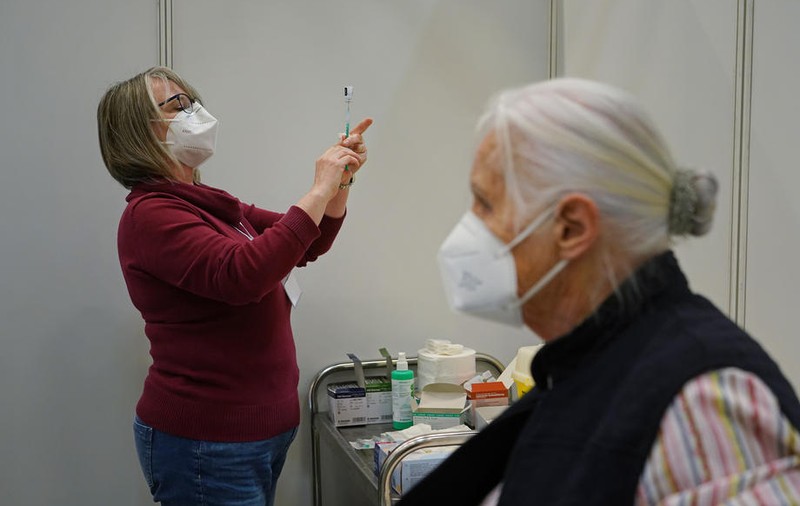 Germania recomandă vaccinarea cu al doilea booster pentru persoanele vulnerabile. La ce interval după primul ar putea fi administrat